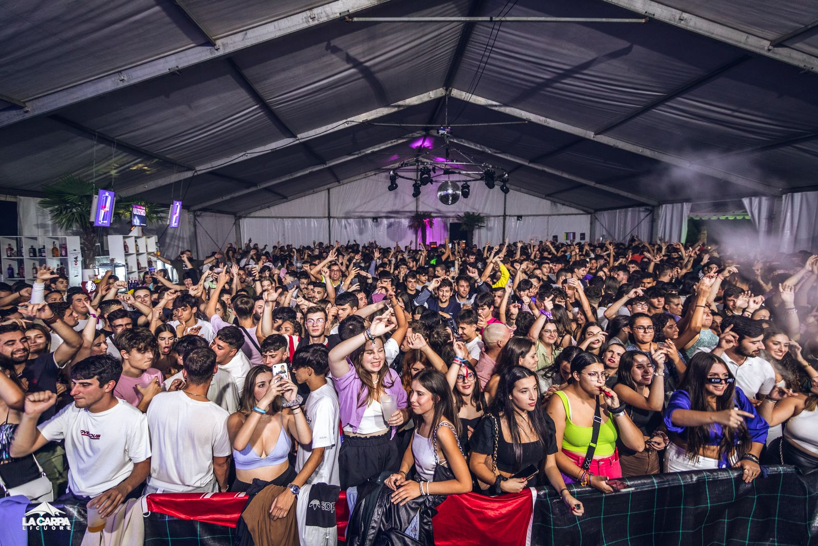 Público en carpa, Miño Summer Fest